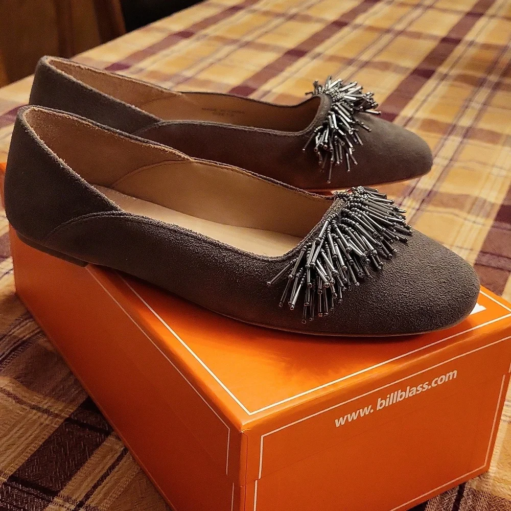 🆕️ Bill Blass Audrey Flats, suede, mushroom color